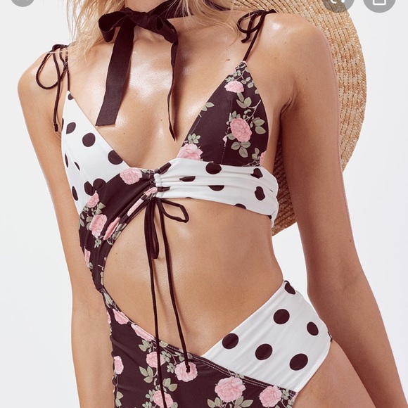 For love and lemons Neapolitan one piece - Picture 2 of 8